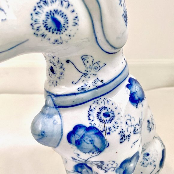 RARE HAND PAINTED BLUE AND WHITE CHINOISERIE DOGS - PAIR H: 12" - Picture 8 of 9